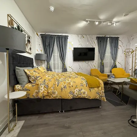Luxury Studio In Victoria, 7 Minutes Walk To Victoria Station, Room 8